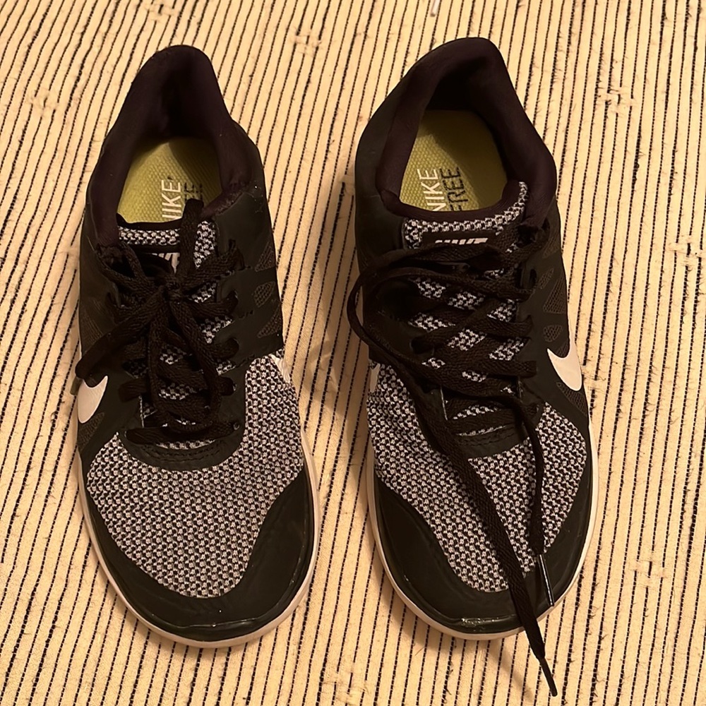 Women's black Nike Frees size 7.5